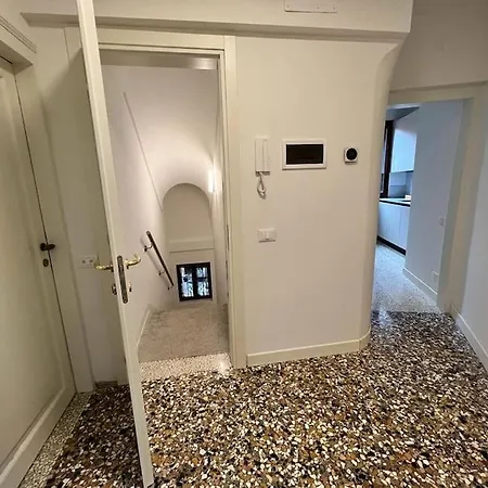Splendid “true Apartment” Overlooking Water Διαμέρισμα *