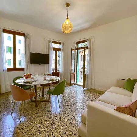 Διαμέρισμα Splendid “true Apartment” Overlooking Water Βενετία