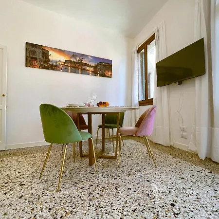 Splendid “true Apartment” Overlooking Water * 威尼斯