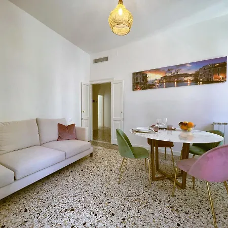 Splendid “true Apartment” Overlooking Water Βενετία