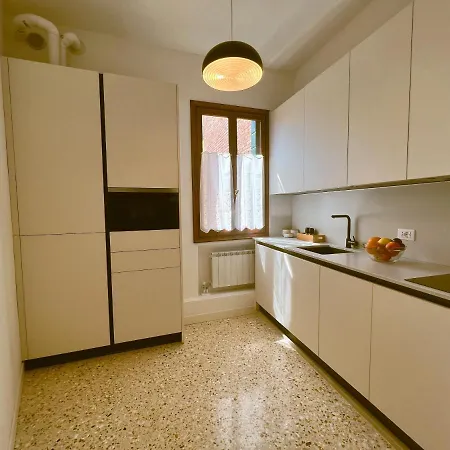 Splendid “true Apartment” Overlooking Water 公寓