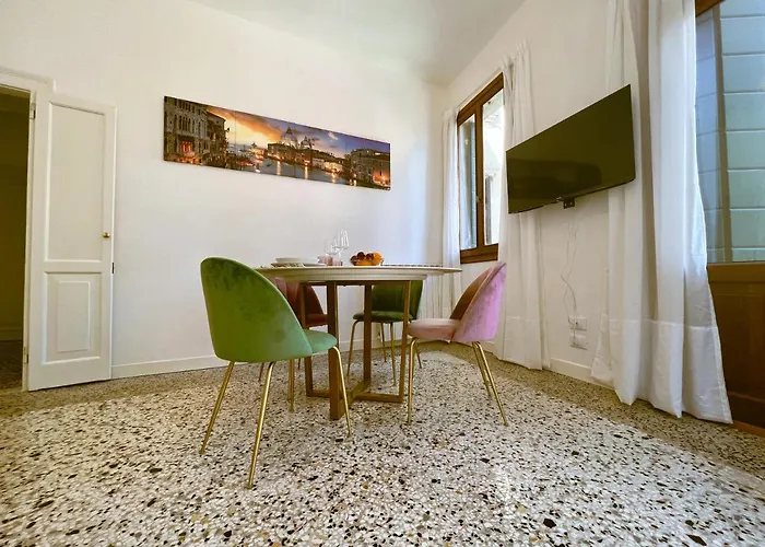 Splendid “true Apartment” Overlooking Water * Venedig