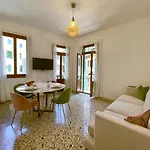 Apartment Splendid “true Apartment” Overlooking Water Venedig