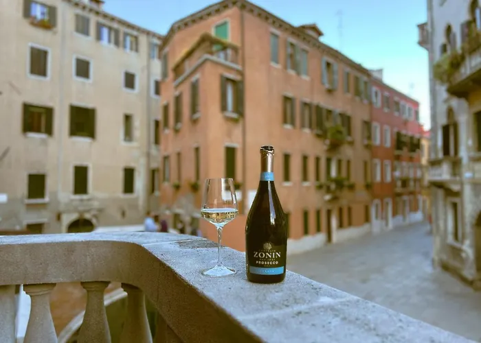 Splendid “true Apartment” Overlooking Water * Veneza